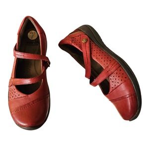 Earth Mary Jane Comfort Shoes Leather Perforated Red Straps Size 7